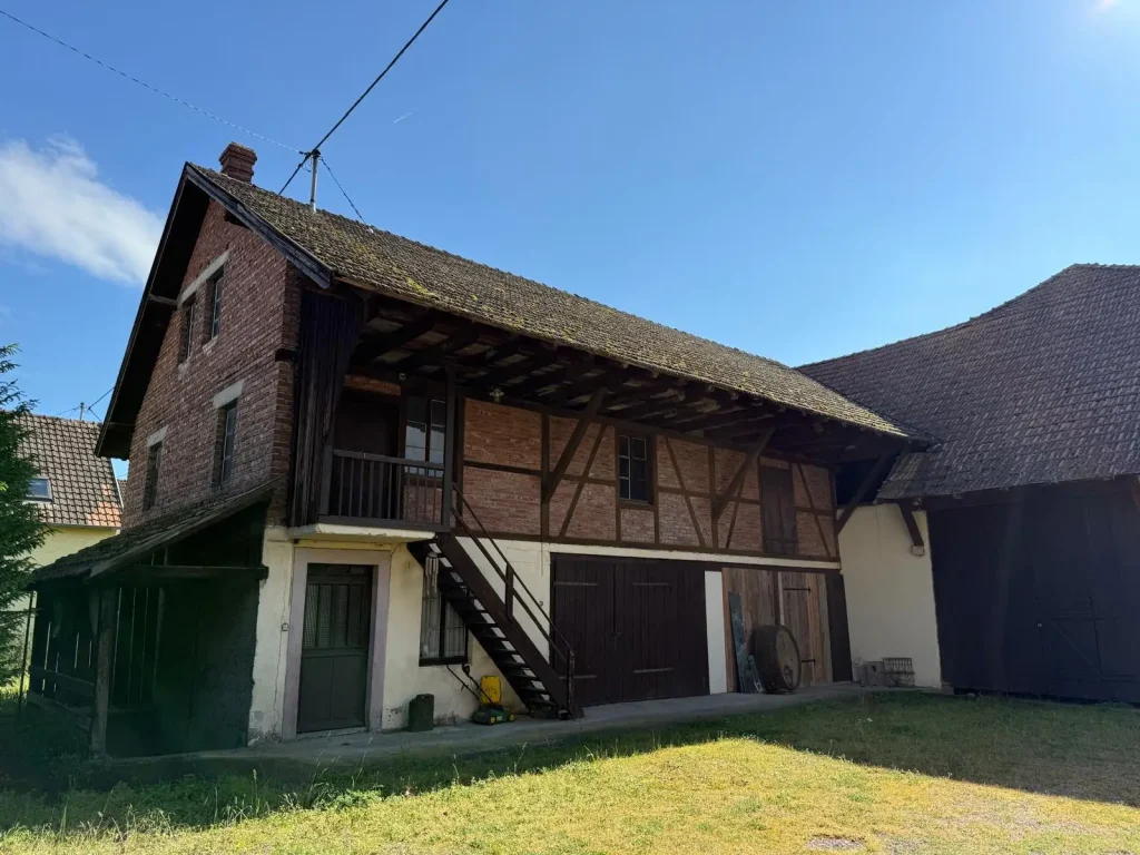 Ensemble de granges et corps de ferme à rénover – Weckolsheim (secteur Neuf-Brisach / Colmar)